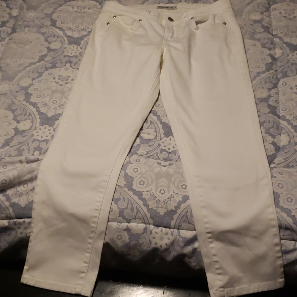 White jean capris